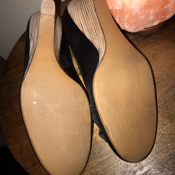 HOST PICK BP Black Ruffle Toe Leather Wedges Size 10 - Picture 4 of 7